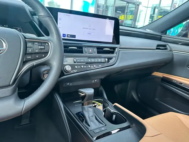 Lexus ES — Фото автомобиля 30