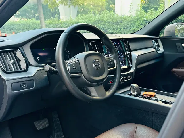 Volvo XC60 — Фото автомобиля 10