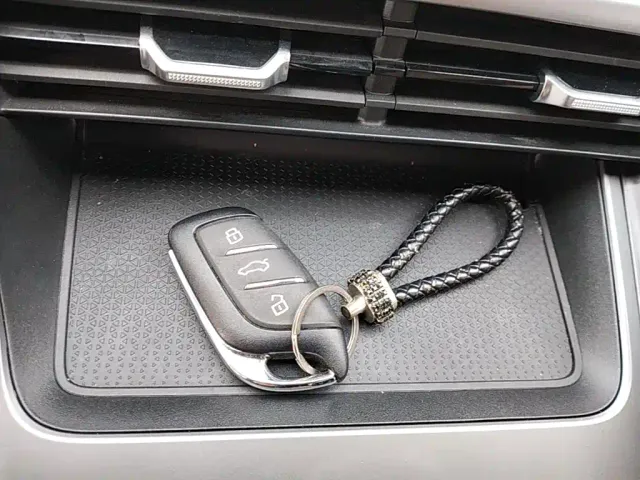 Roewe RX5 — Фото автомобиля 8