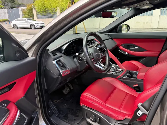 Jaguar E-PACE — Фото автомобиля 7