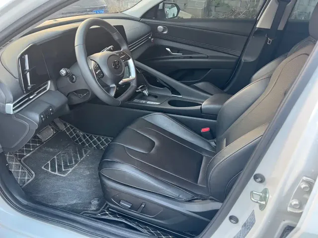 Hyundai Elantra — Фото автомобиля 7