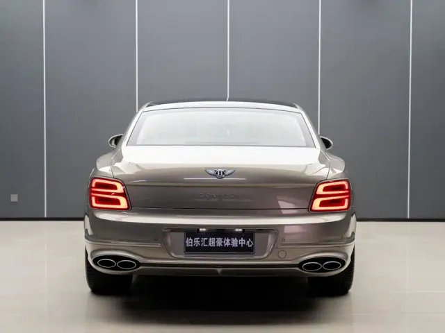 Bentley Flying Spur — Фото автомобиля 7