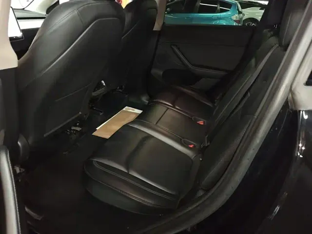Tesla Model Y — Фото автомобиля 16