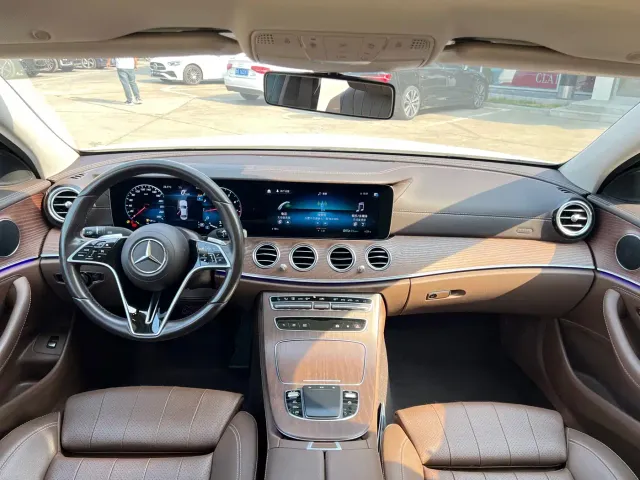Mercedes-Benz E-Class — Фото автомобиля 12