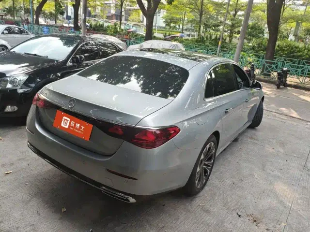 Mercedes-Benz E-Class — Фото автомобиля 2