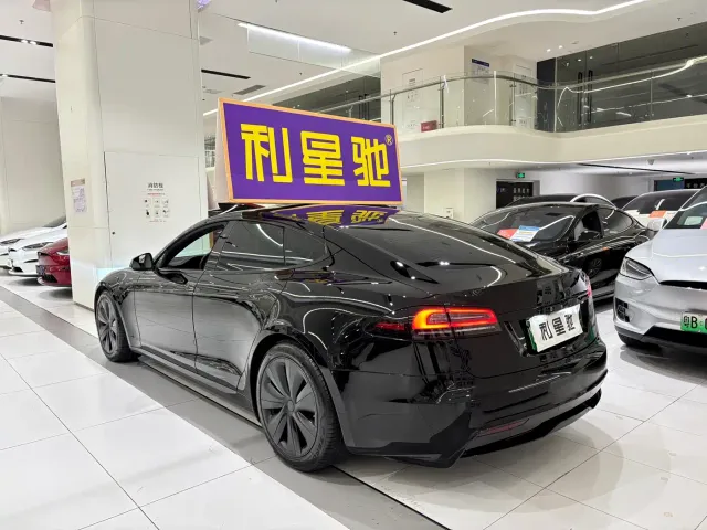 Tesla Model S — Фото автомобиля 3
