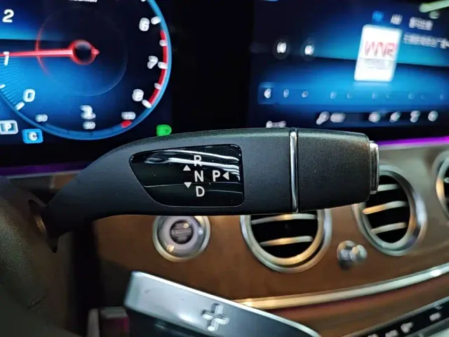 Mercedes-Benz E-Class — Фото автомобиля 13