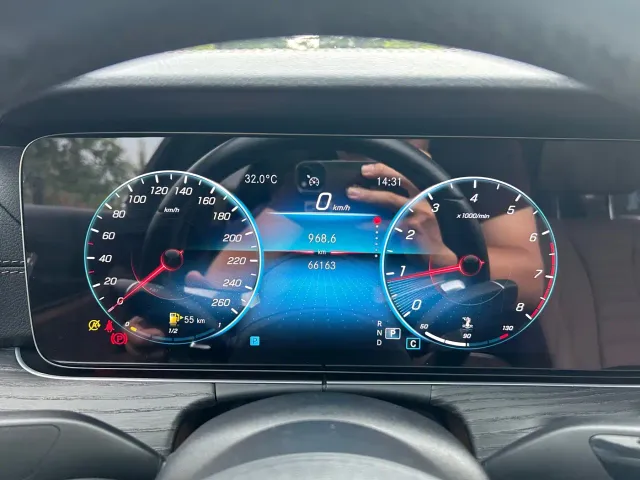 Mercedes-Benz E-Class — Фото автомобиля 14
