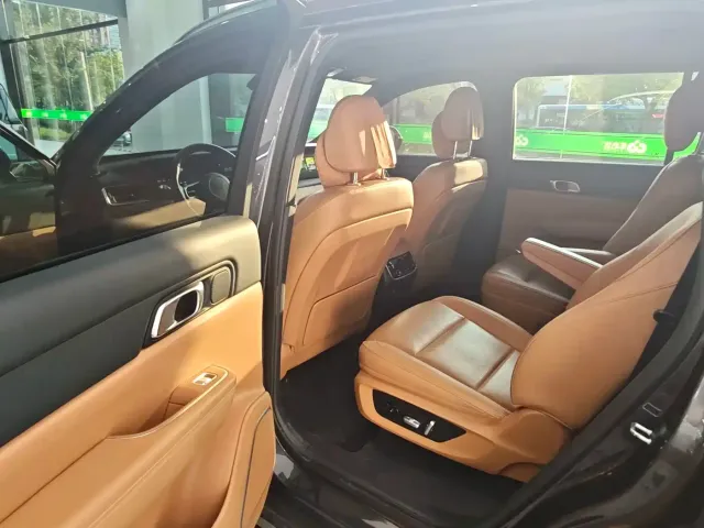 Li Auto ONE — Фото автомобиля 7