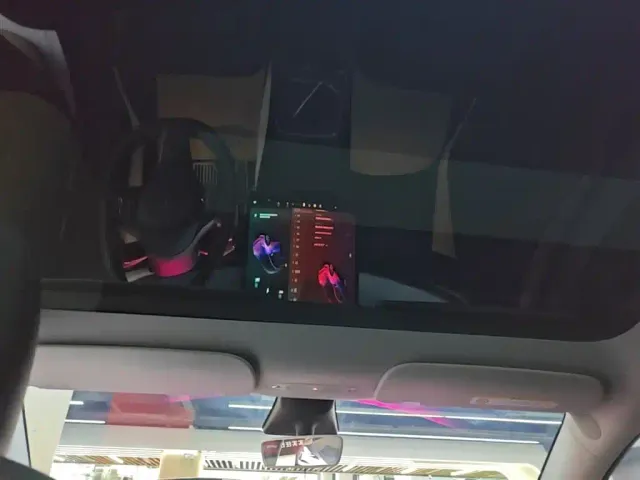 Tesla Model Y — Фото автомобиля 17