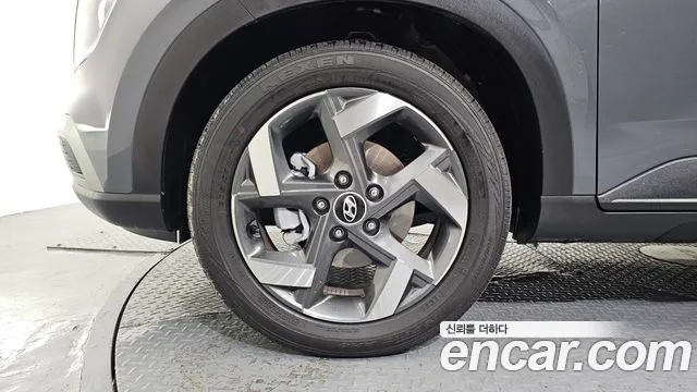 Hyundai Venue — Фото автомобиля 5