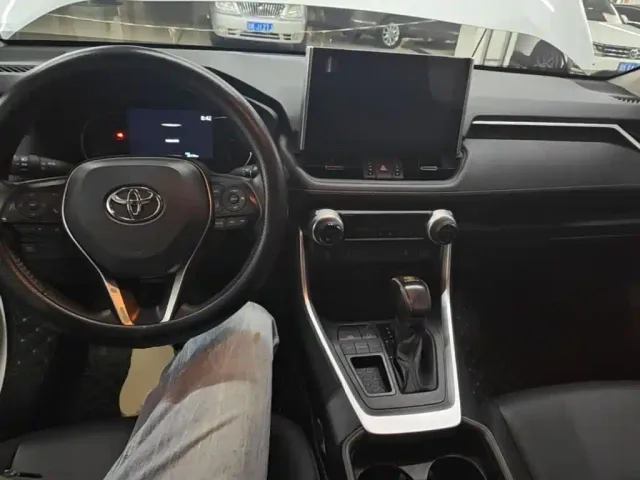 Toyota RAV4 — Фото автомобиля 9