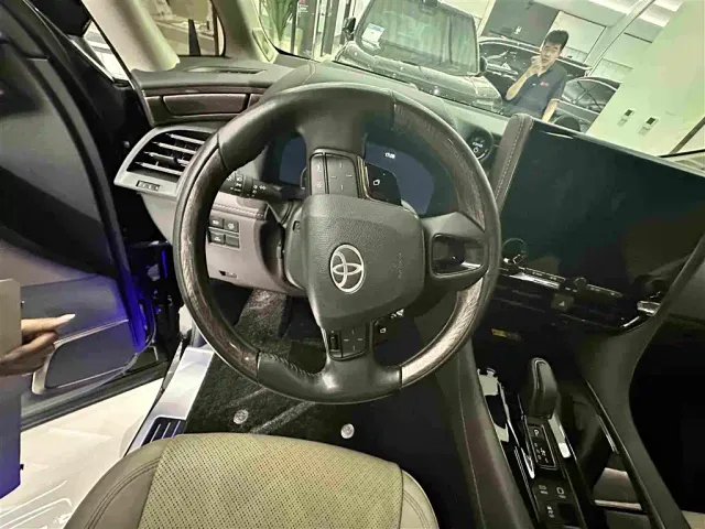 Toyota Alphard — Фото автомобиля 6