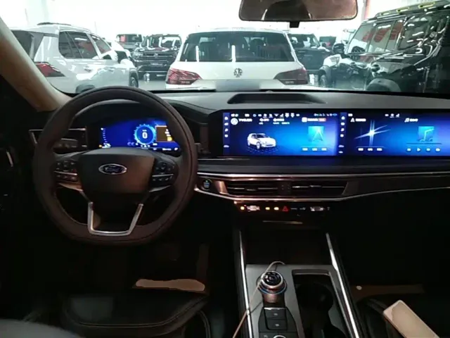 Ford Explorer — Фото автомобиля 9