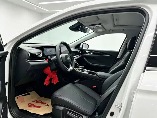Geely Emgrand — Фото автомобиля 5