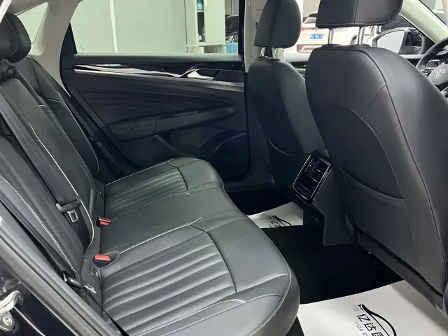 Volkswagen Passat — Фото автомобиля 19
