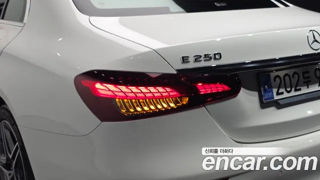 Mercedes-Benz E-Class — Фото автомобиля 8
