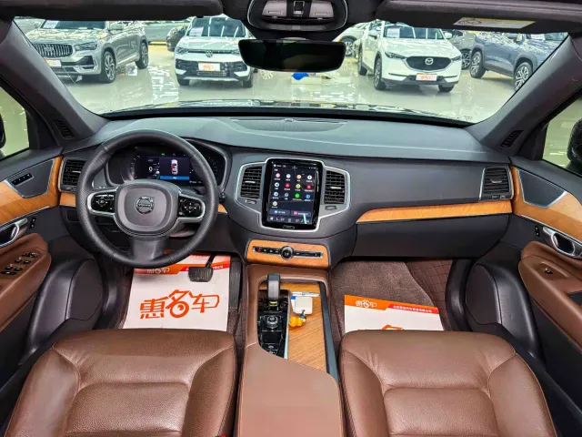 Volvo XC90 — Фото автомобиля 11