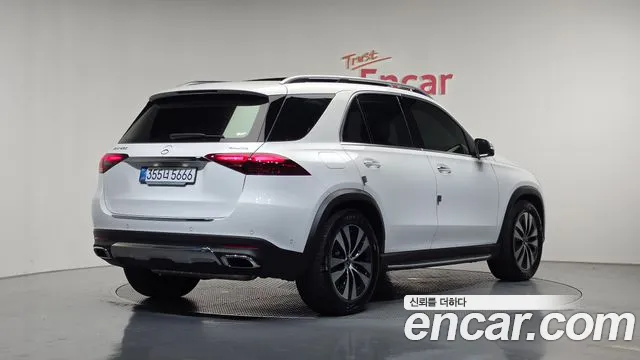 Mercedes-Benz GLE-Class — Фото автомобиля 2