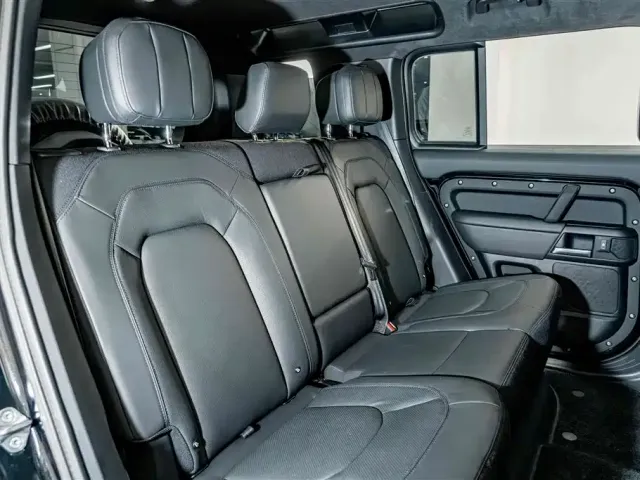 Land Rover Defender — Фото автомобиля 23