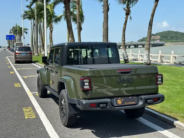 Jeep Gladiator — Фото автомобиля 15