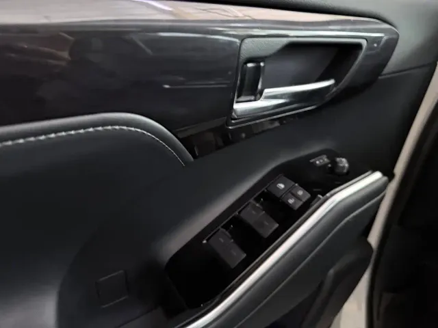 Toyota Crown Kluger — Фото автомобиля 9