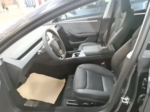 Tesla Model 3 — Фото автомобиля 14
