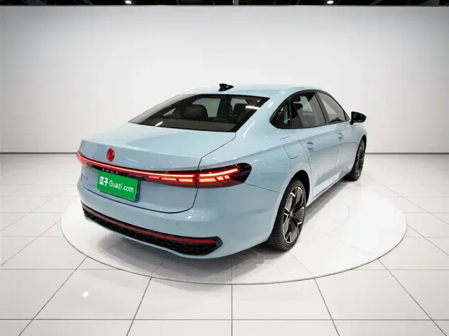 Volkswagen Passat — Фото автомобиля 6