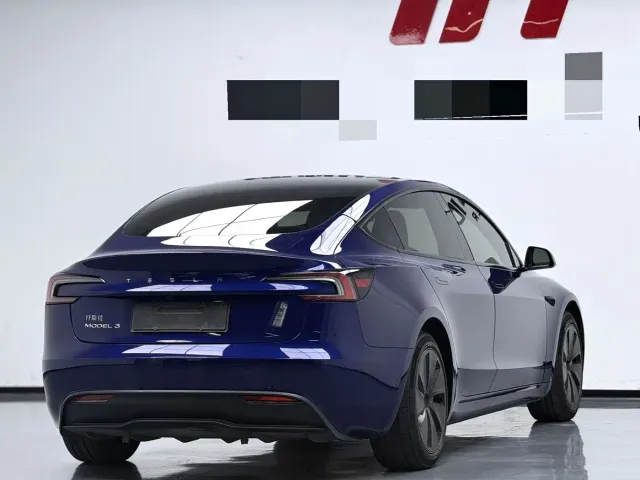 Tesla Model 3 — Фото автомобиля 8