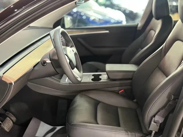 Tesla Model Y — Фото автомобиля 7
