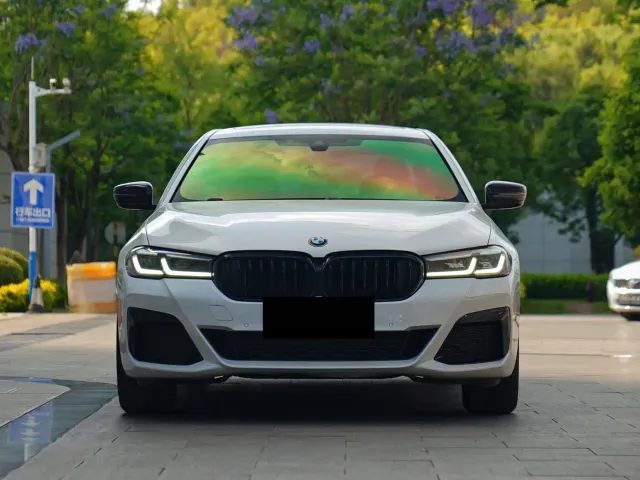 BMW 5 Series — Фото автомобиля 2