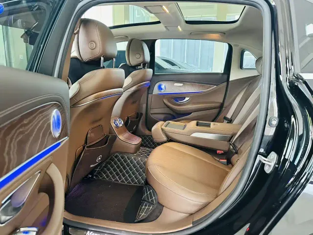 Mercedes-Benz E-Class — Фото автомобиля 5