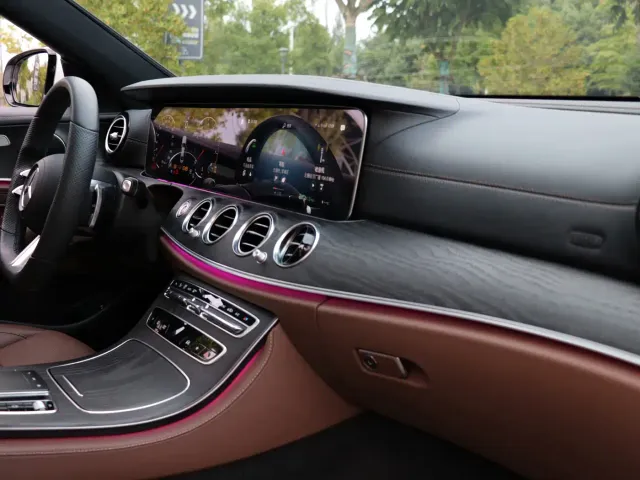 Mercedes-Benz E-Class — Фото автомобиля 21