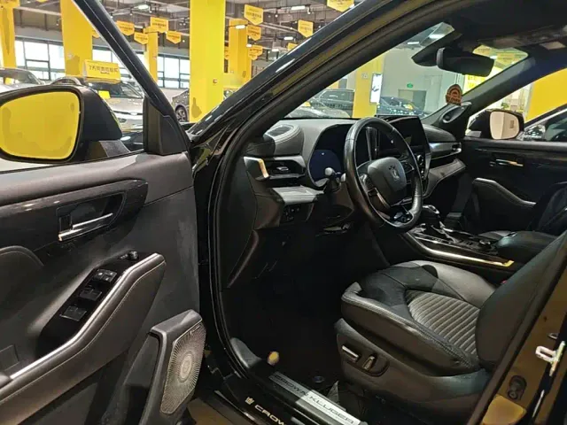 Toyota Crown Kluger — Фото автомобиля 15