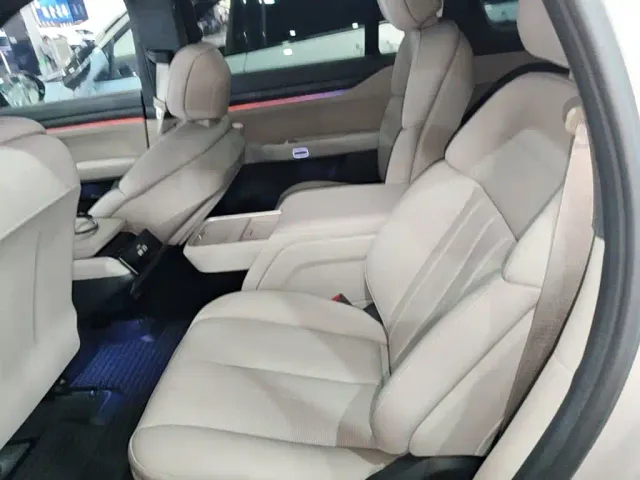 Nio ES8 — Фото автомобиля 16