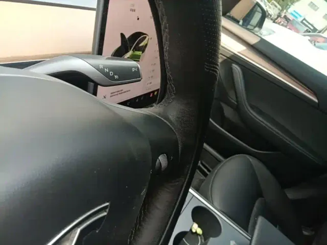 Tesla Model 3 — Фото автомобиля 13