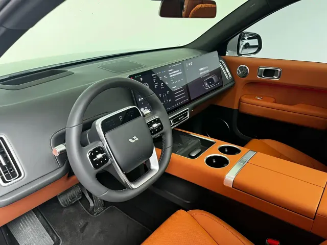 Li Auto L6 — Фото автомобиля 6