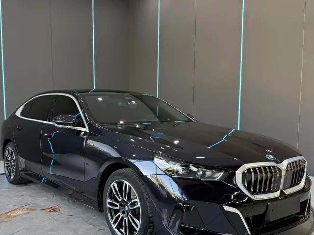 BMW 5 Series — Фото автомобиля 3