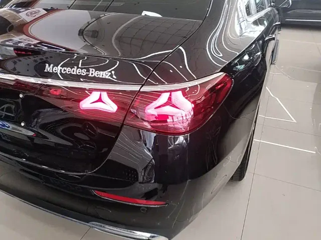 Mercedes-Benz E-Class — Фото автомобиля 7
