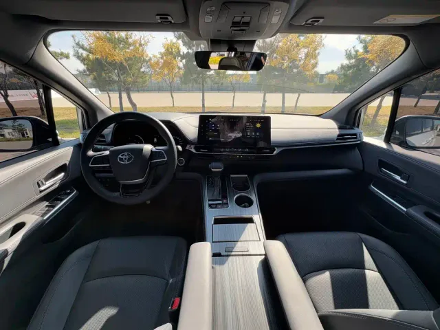 Toyota Sienna — Фото автомобиля 16