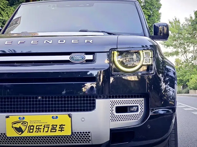 Land Rover Defender — Фото автомобиля 4