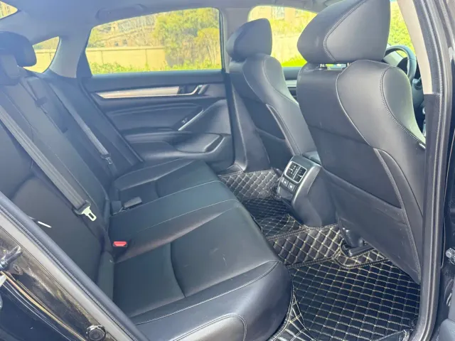 Honda Accord — Фото автомобиля 18