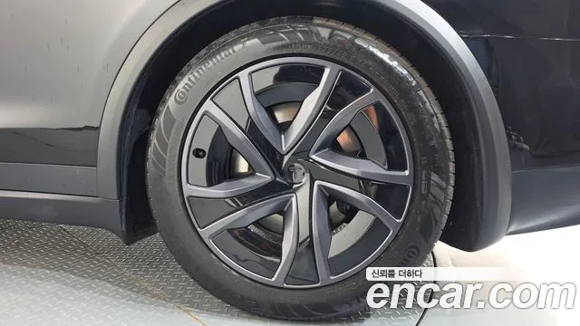 Tesla Model X — Фото автомобиля 21