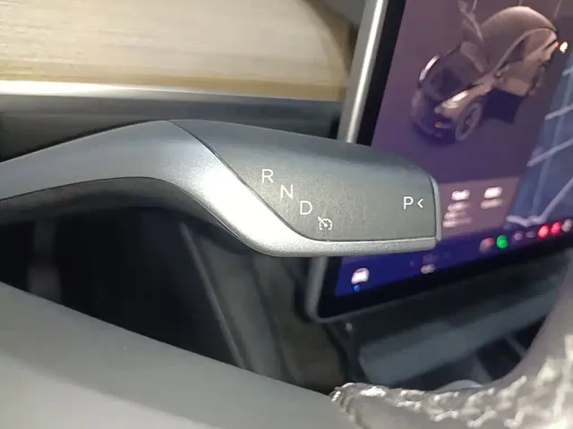 Tesla Model Y — Фото автомобиля 13