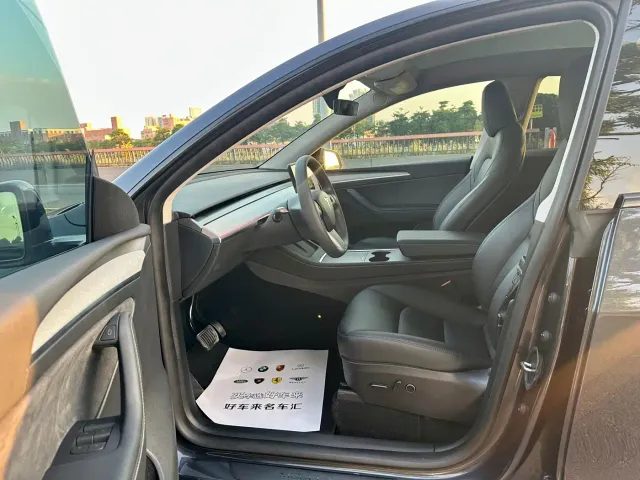 Tesla Model Y — Фото автомобиля 8