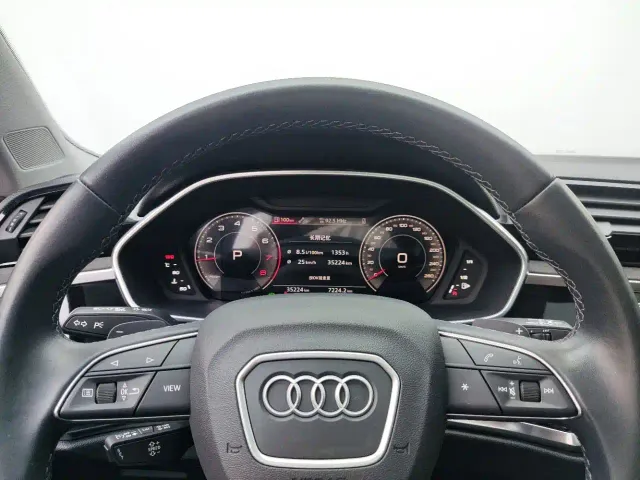 Audi Q3 — Фото автомобиля 11