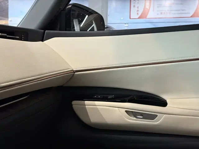 Lexus Lexus LM 2023 500h 6-Seater Prestige Edition — Фото автомобиля 17