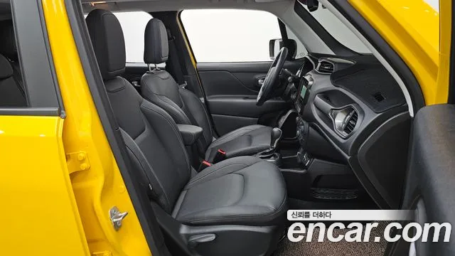Jeep Renegade — Фото автомобиля 10