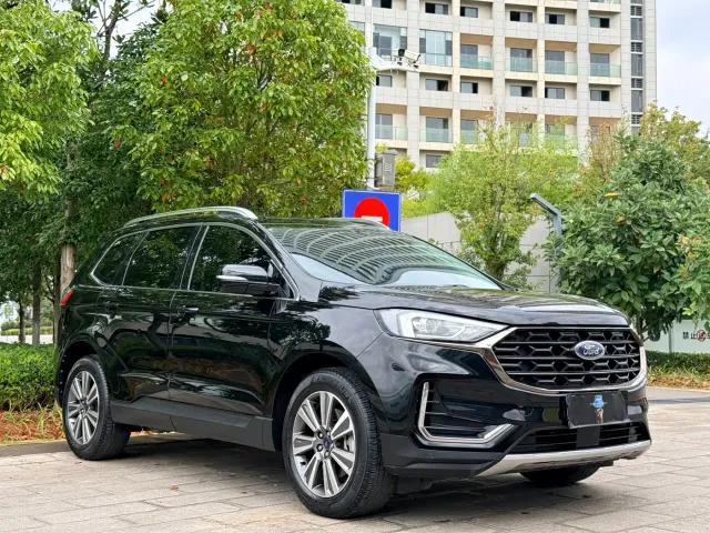 Ford Edge — Фото автомобиля 3