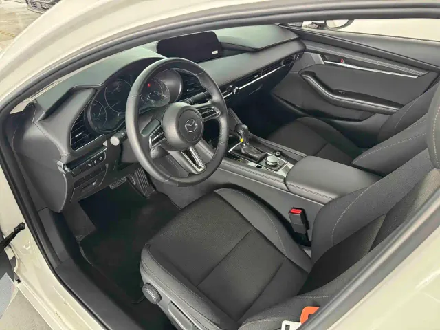 Mazda Axela — Фото автомобиля 7